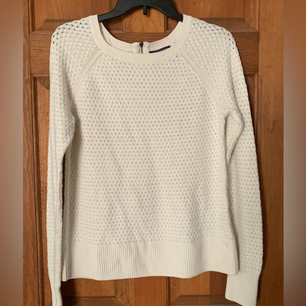 American Eagle cream sweater. Size Large